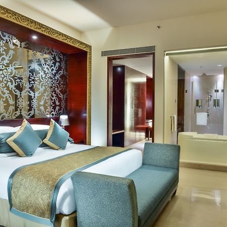 Crowne Plaza Ahmedabad City Centre By Ihg Buitenkant foto