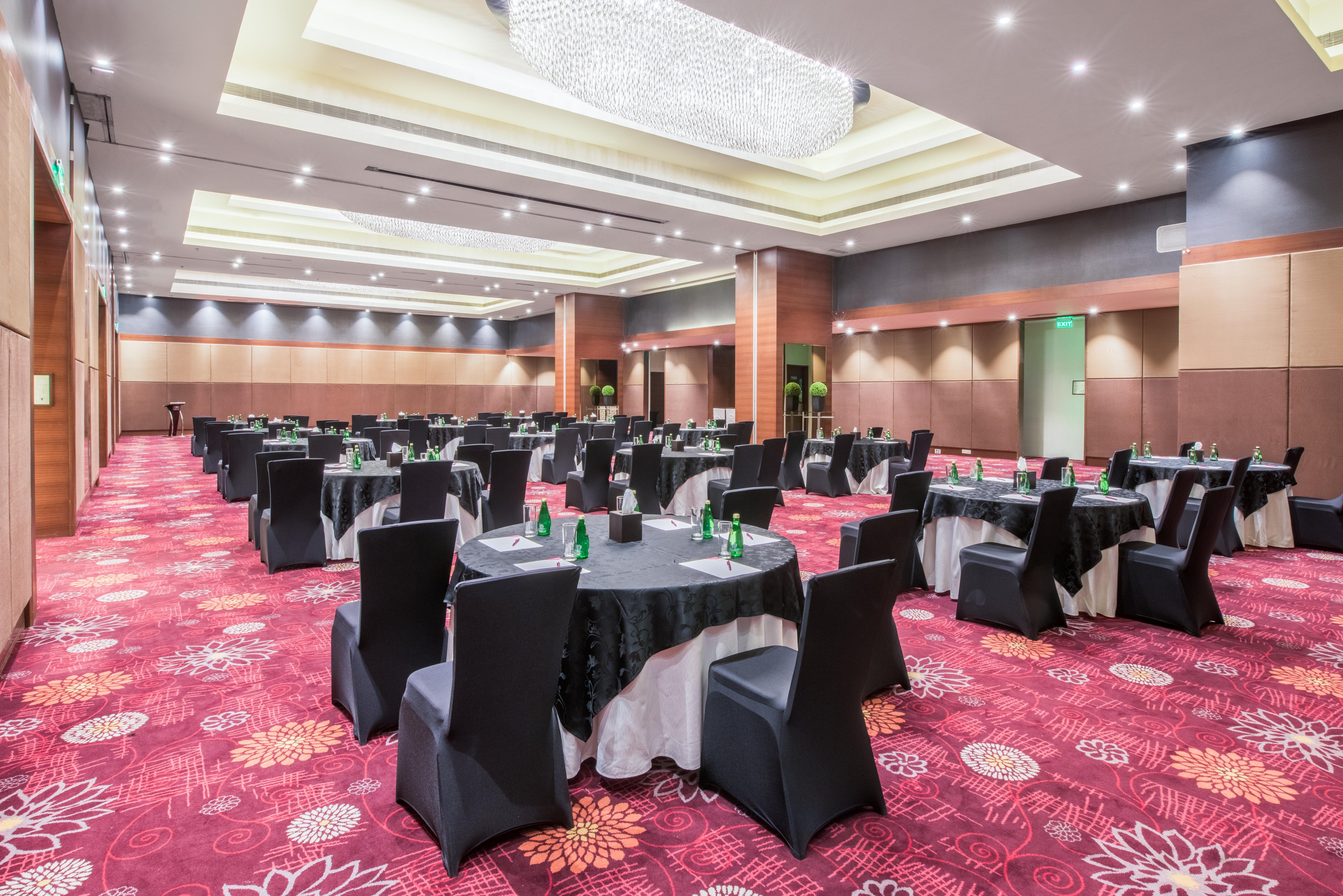 Crowne Plaza Ahmedabad City Centre By Ihg Buitenkant foto