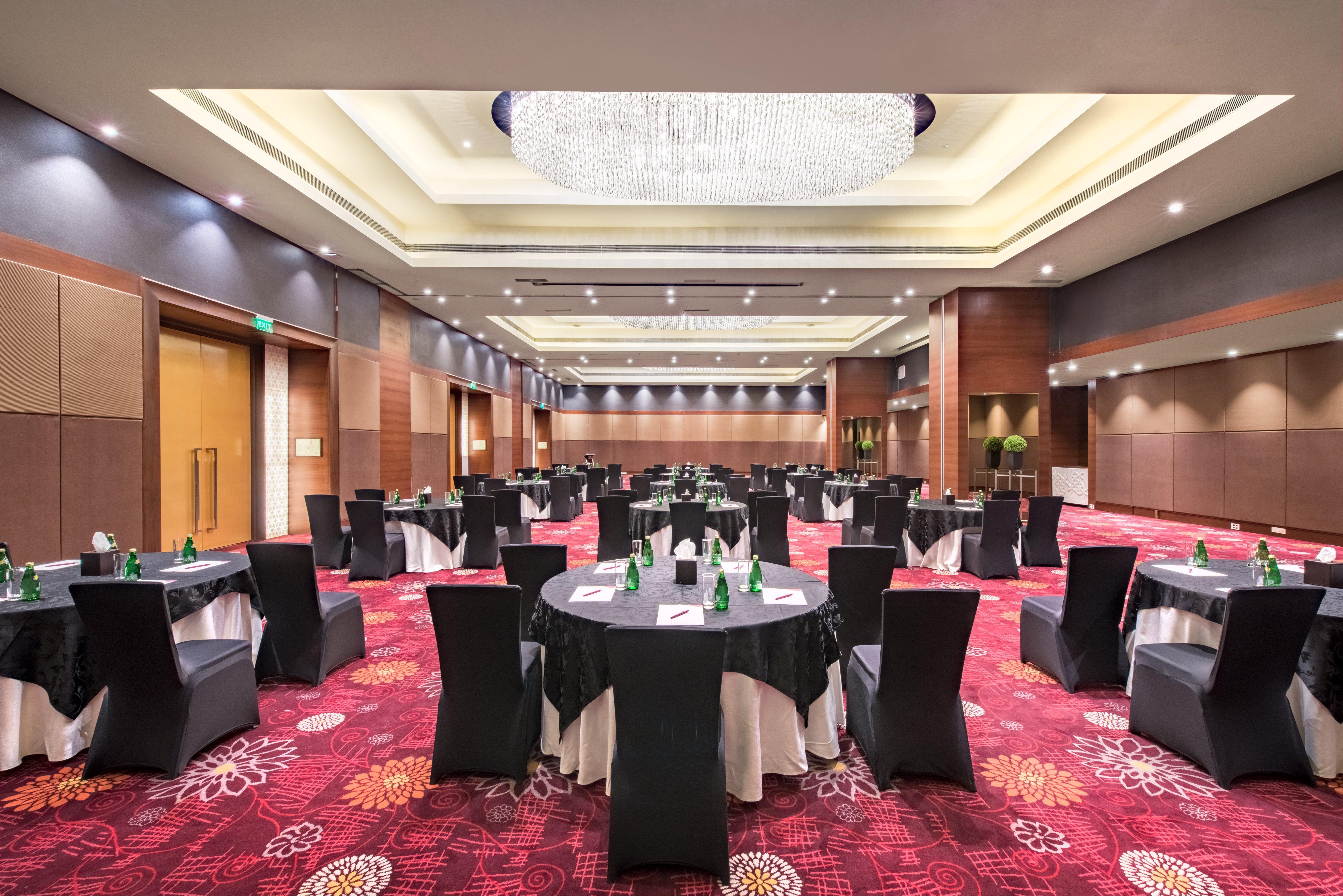 Crowne Plaza Ahmedabad City Centre By Ihg Buitenkant foto