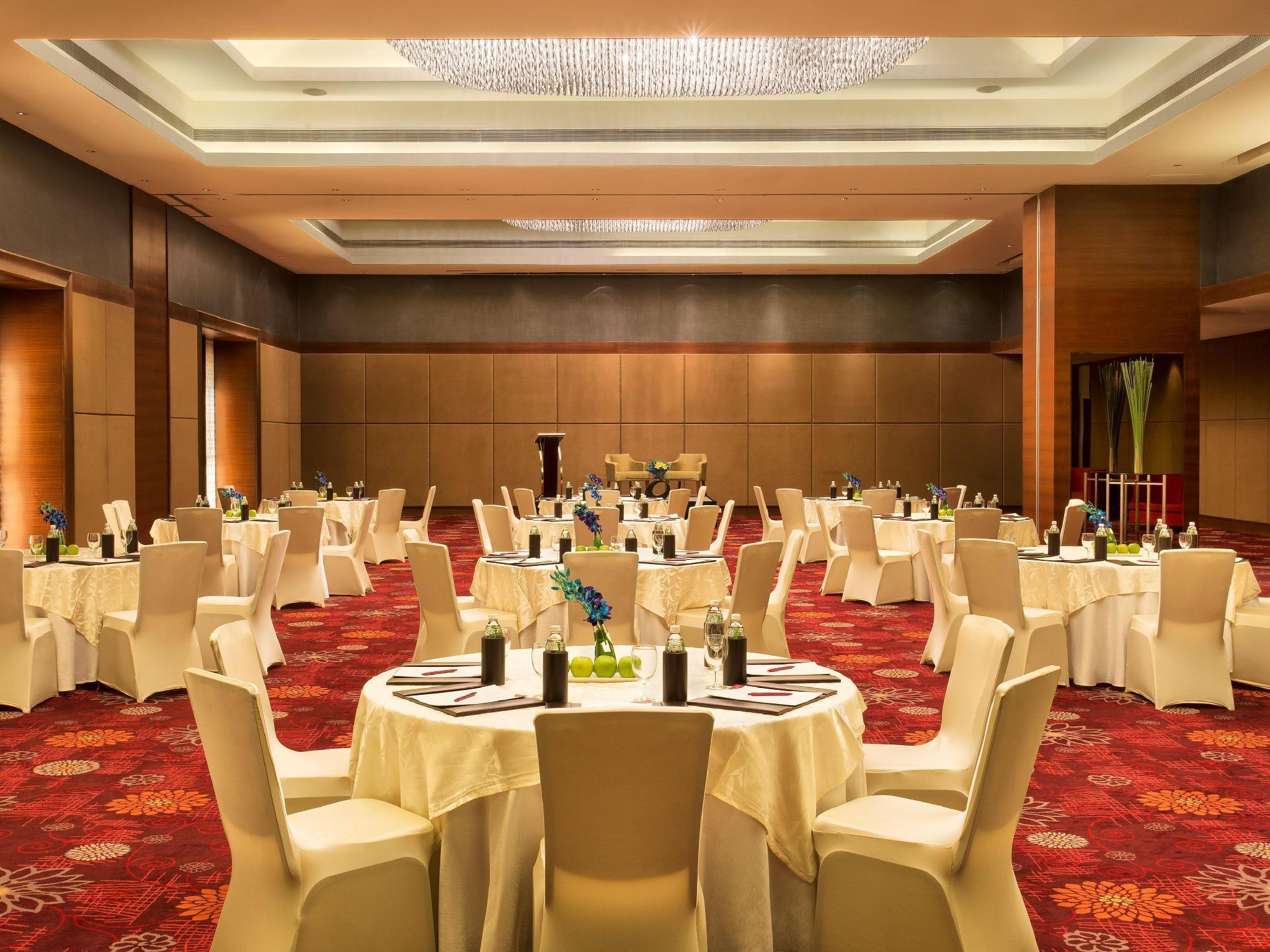 Crowne Plaza Ahmedabad City Centre By Ihg Buitenkant foto