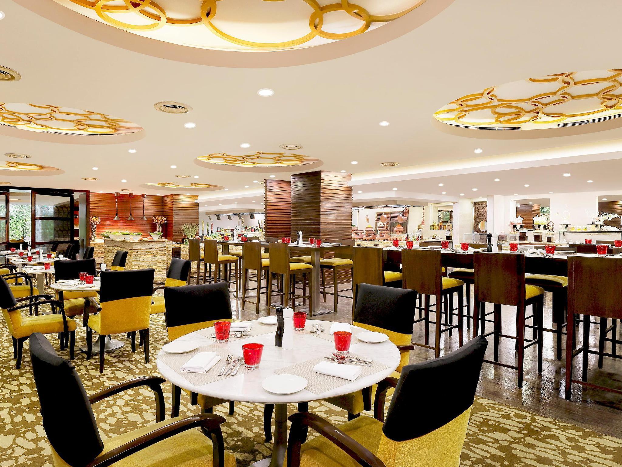 Crowne Plaza Ahmedabad City Centre By Ihg Buitenkant foto
