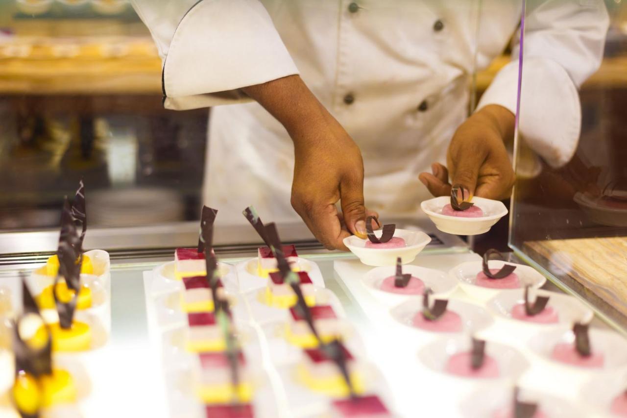 Crowne Plaza Ahmedabad City Centre By Ihg Buitenkant foto