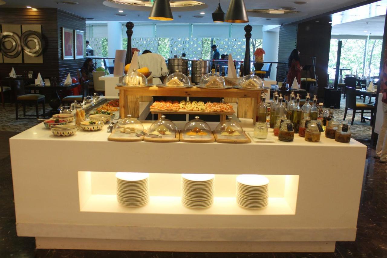 Crowne Plaza Ahmedabad City Centre By Ihg Buitenkant foto
