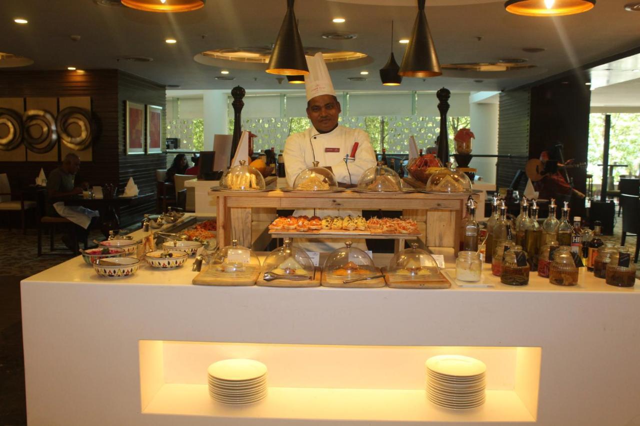 Crowne Plaza Ahmedabad City Centre By Ihg Buitenkant foto