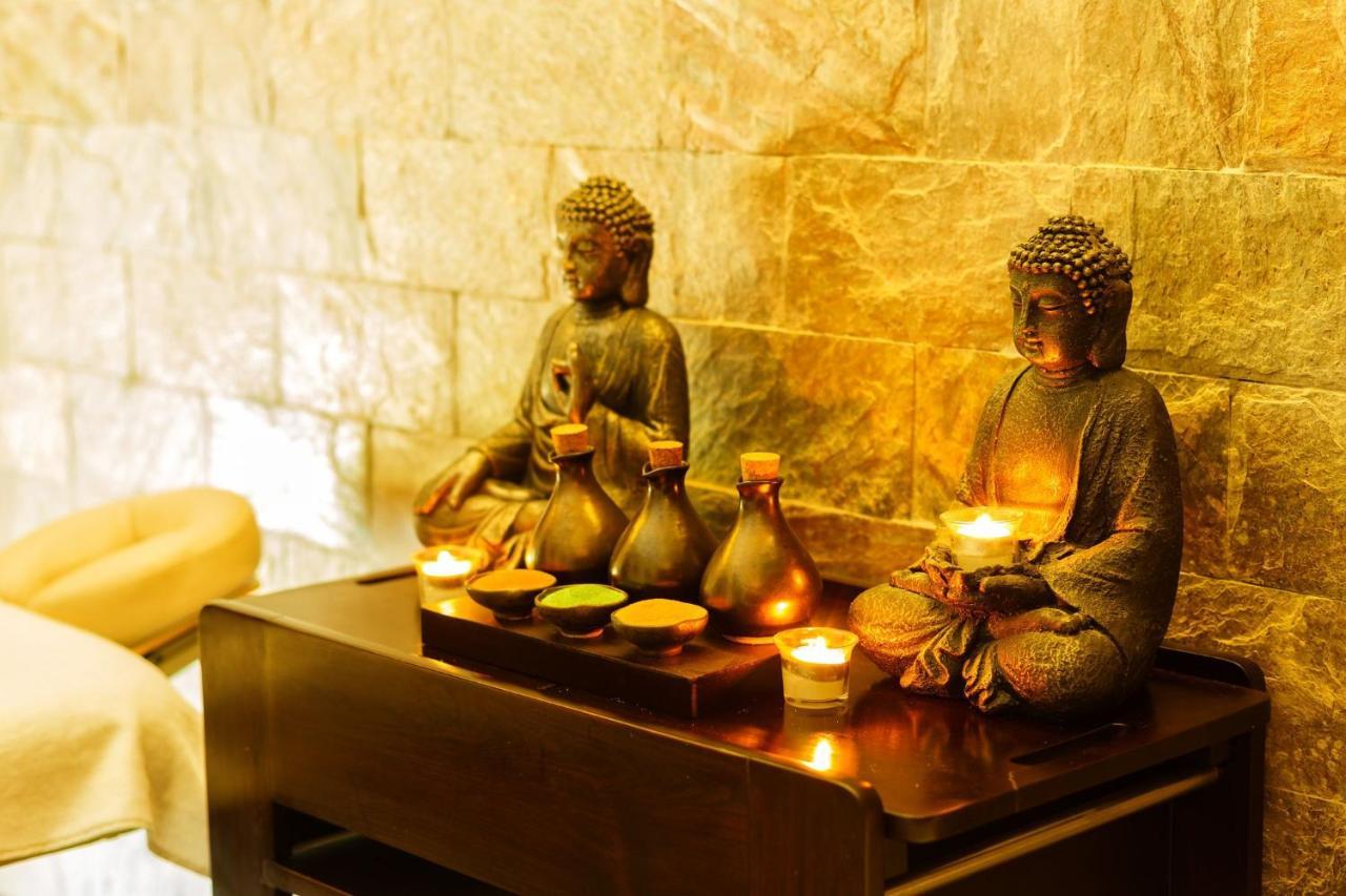 Crowne Plaza Ahmedabad City Centre By Ihg Buitenkant foto
