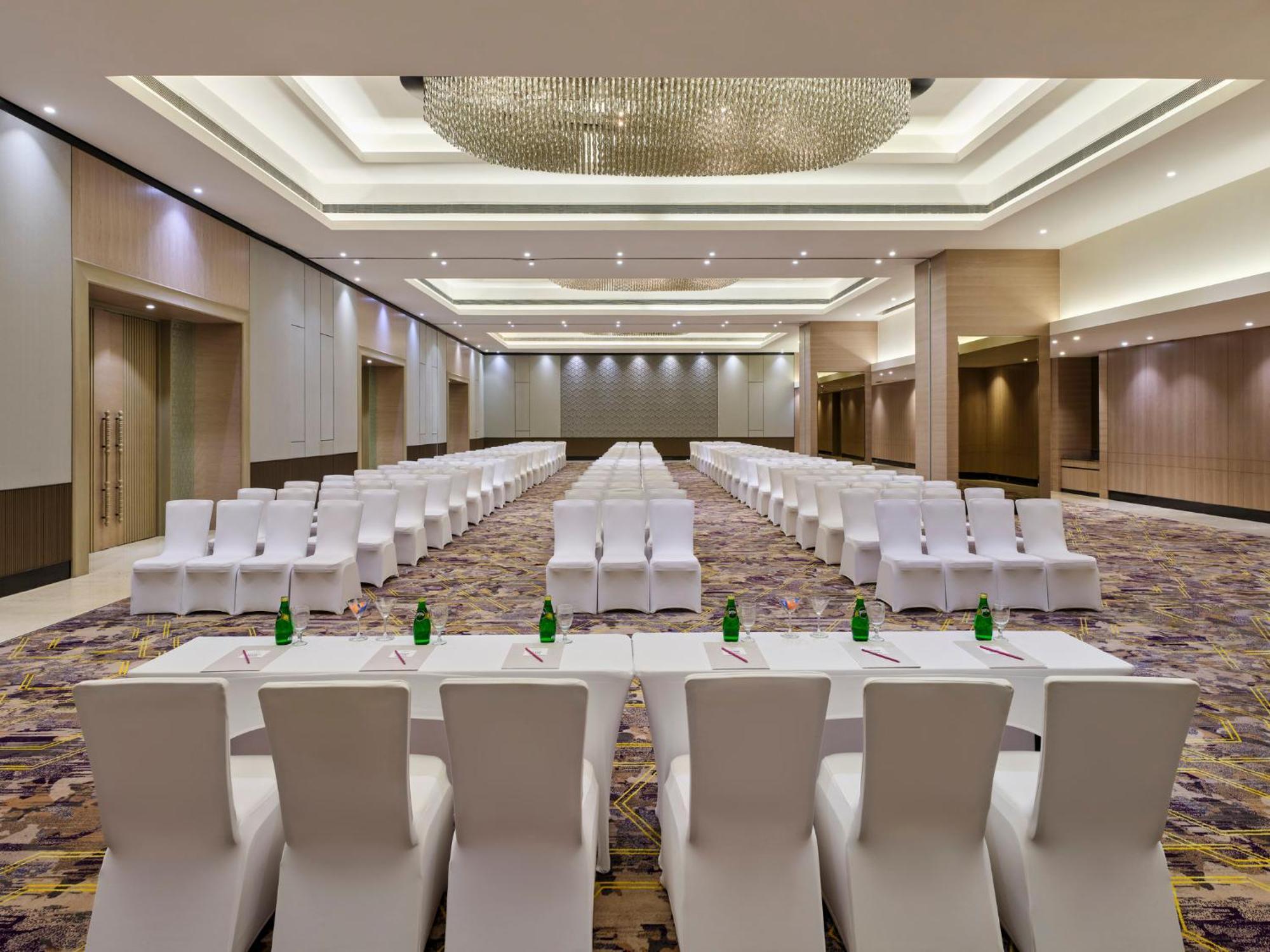 Crowne Plaza Ahmedabad City Centre By Ihg Buitenkant foto