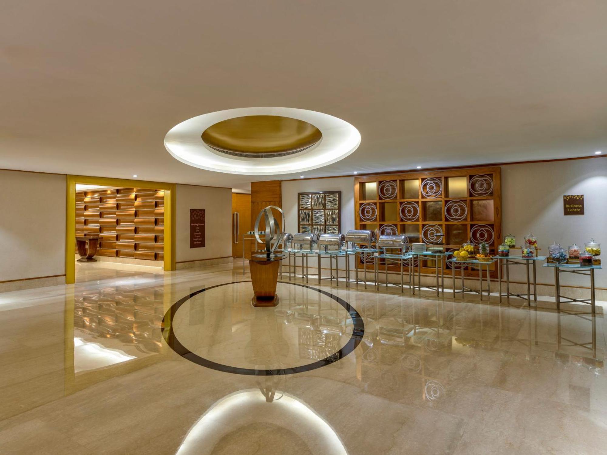 Crowne Plaza Ahmedabad City Centre By Ihg Buitenkant foto