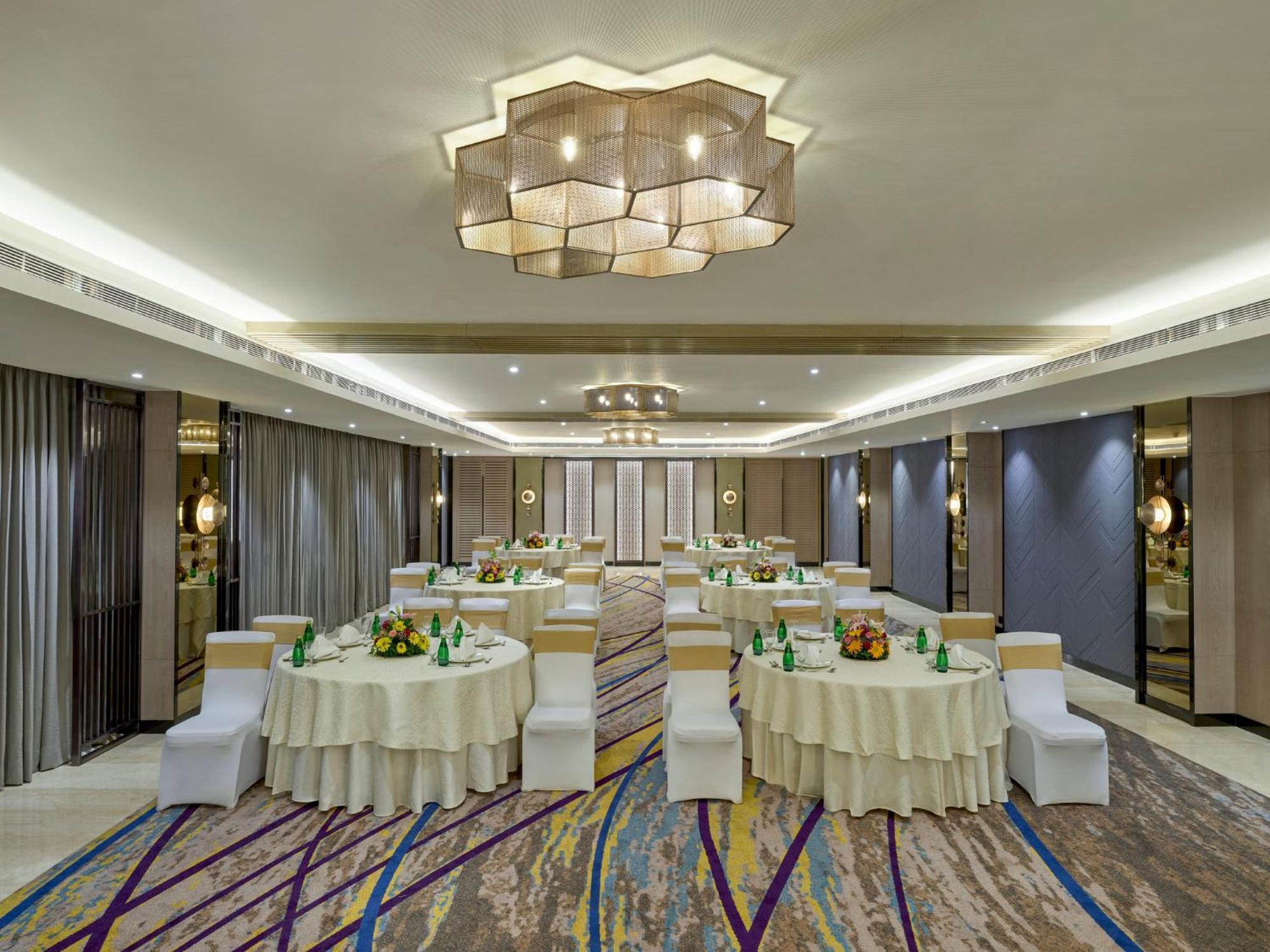 Crowne Plaza Ahmedabad City Centre By Ihg Buitenkant foto