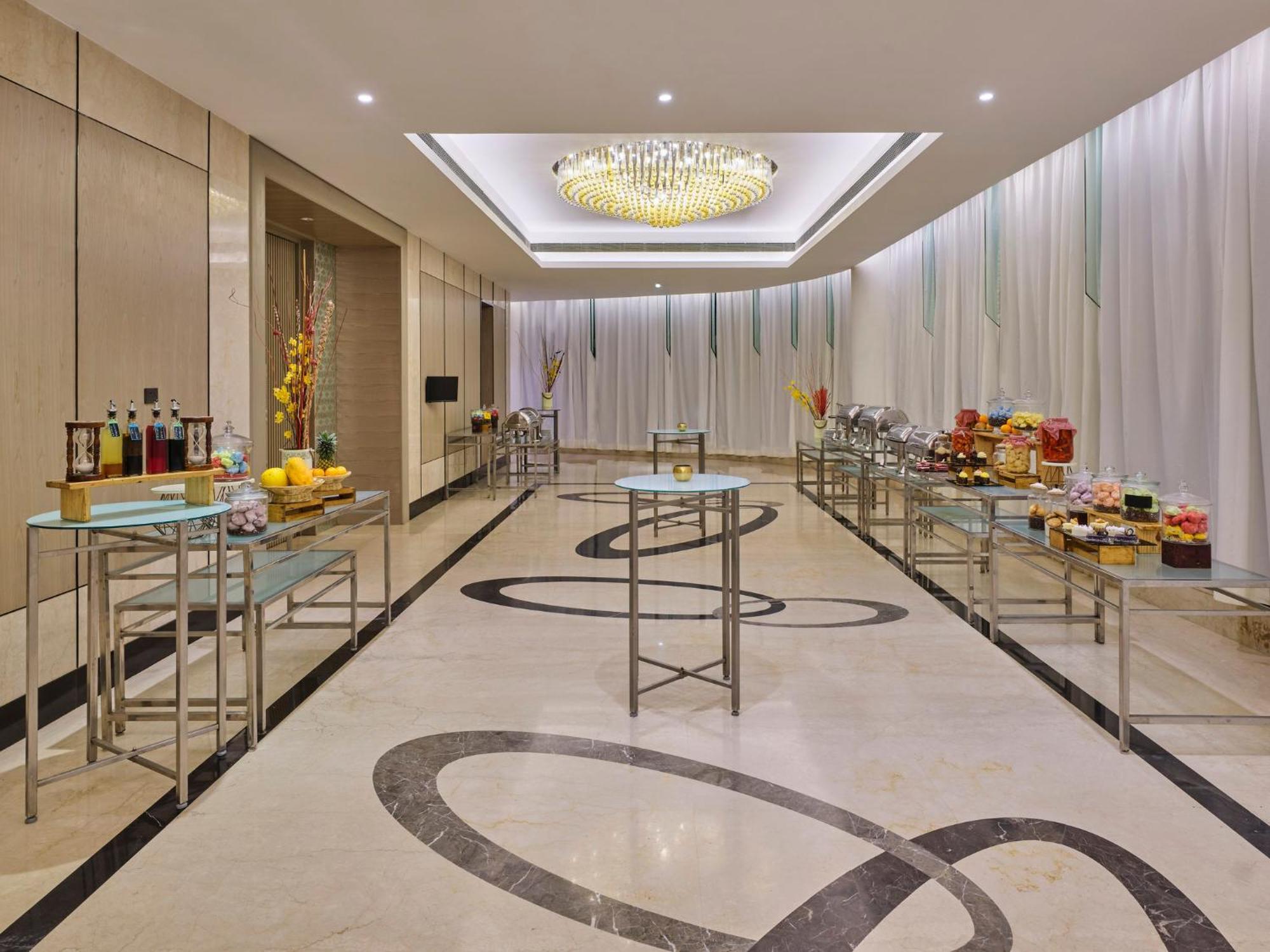 Crowne Plaza Ahmedabad City Centre By Ihg Buitenkant foto