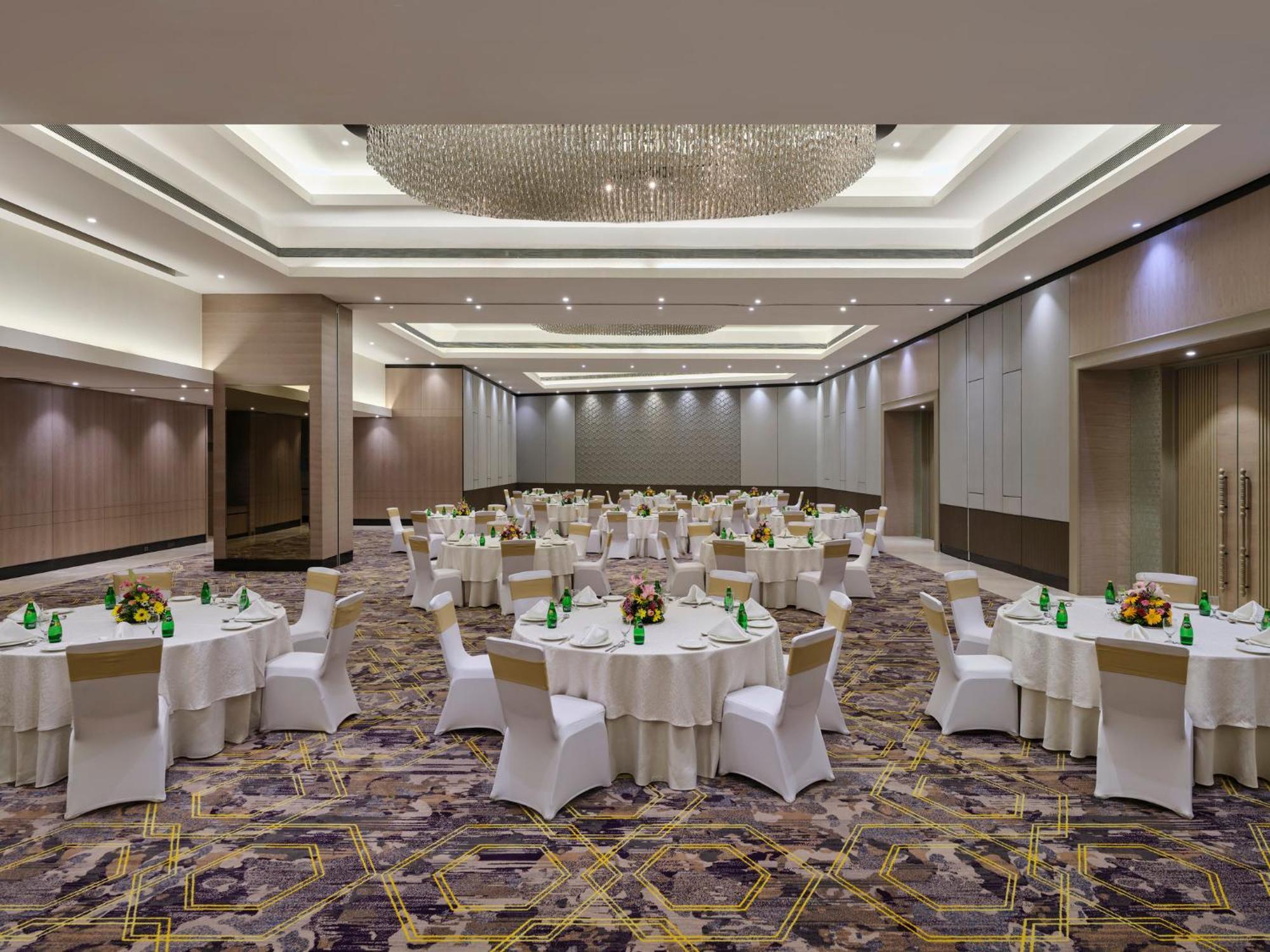 Crowne Plaza Ahmedabad City Centre By Ihg Buitenkant foto