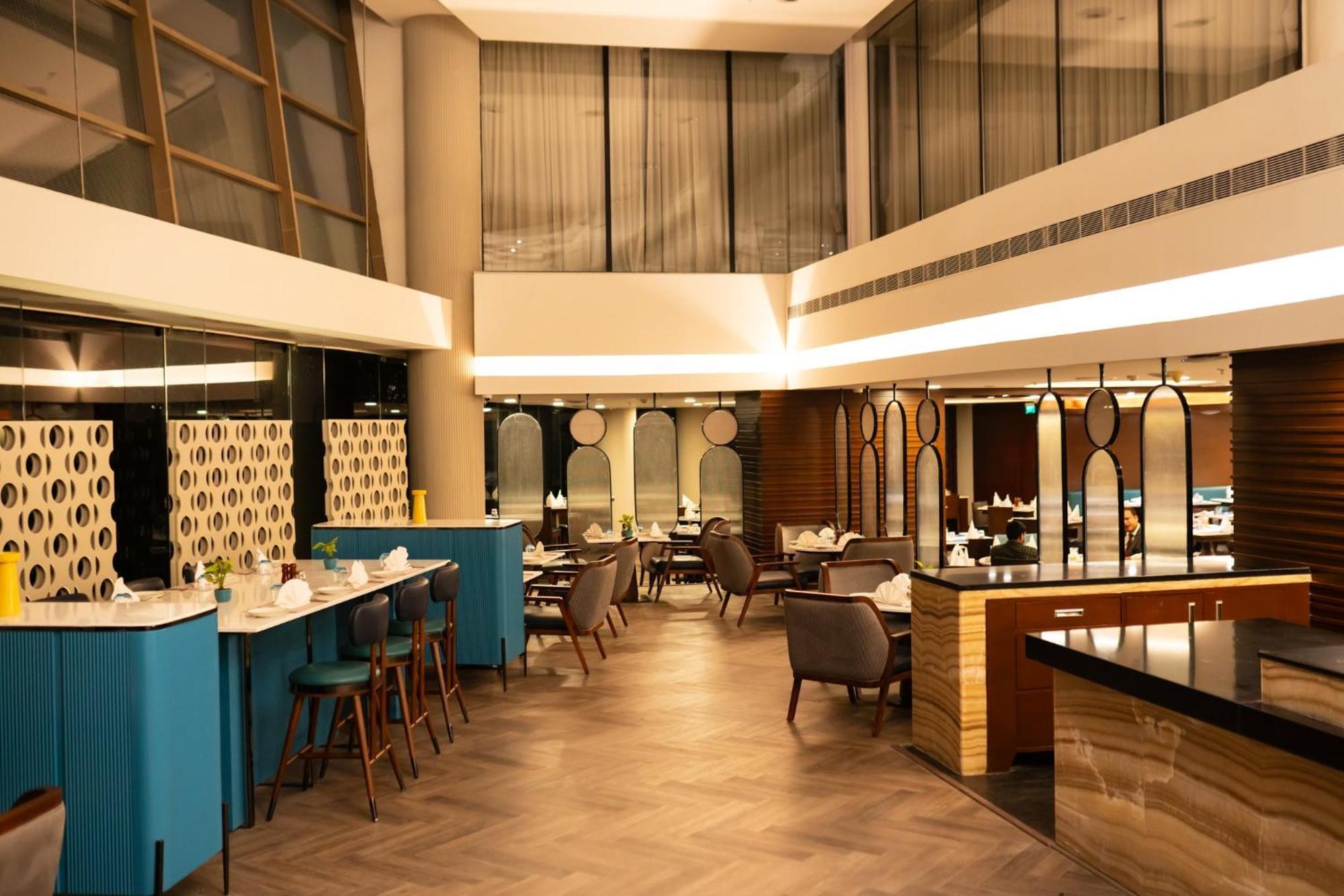 Crowne Plaza Ahmedabad City Centre By Ihg Buitenkant foto